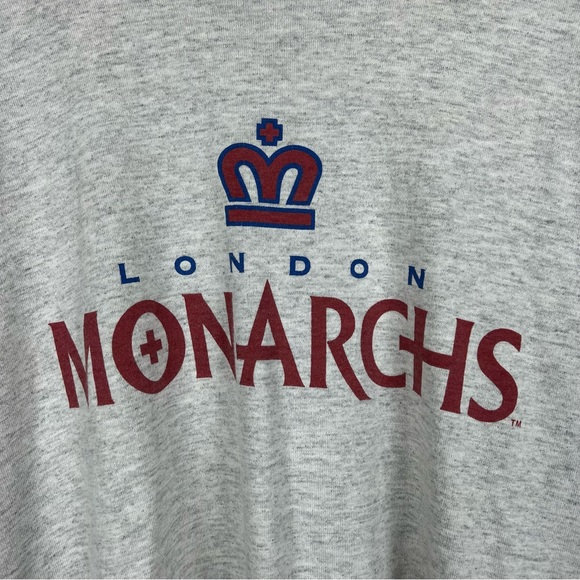 Vintage 1990s Monarchs London T-Shirt - Picture 2 of 9
